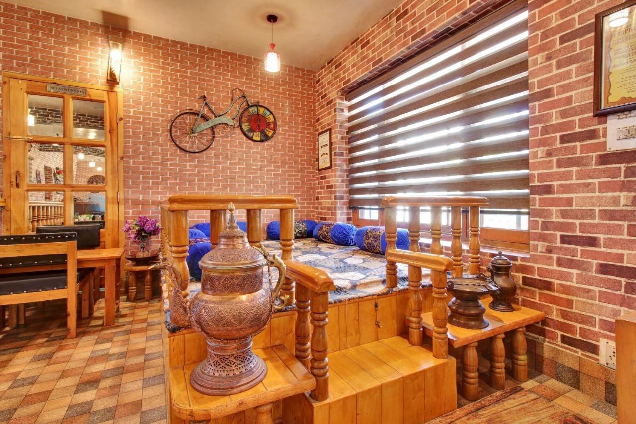 Super Oyo Capital O 91600 The Village Classic Hotel And Restaurant Σριναγκάρ Εξωτερικό φωτογραφία