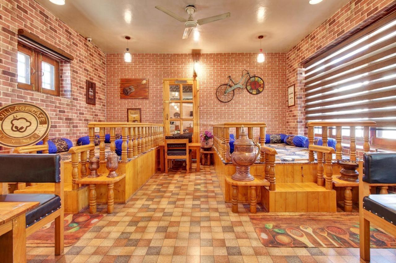 Super Oyo Capital O 91600 The Village Classic Hotel And Restaurant Σριναγκάρ Εξωτερικό φωτογραφία
